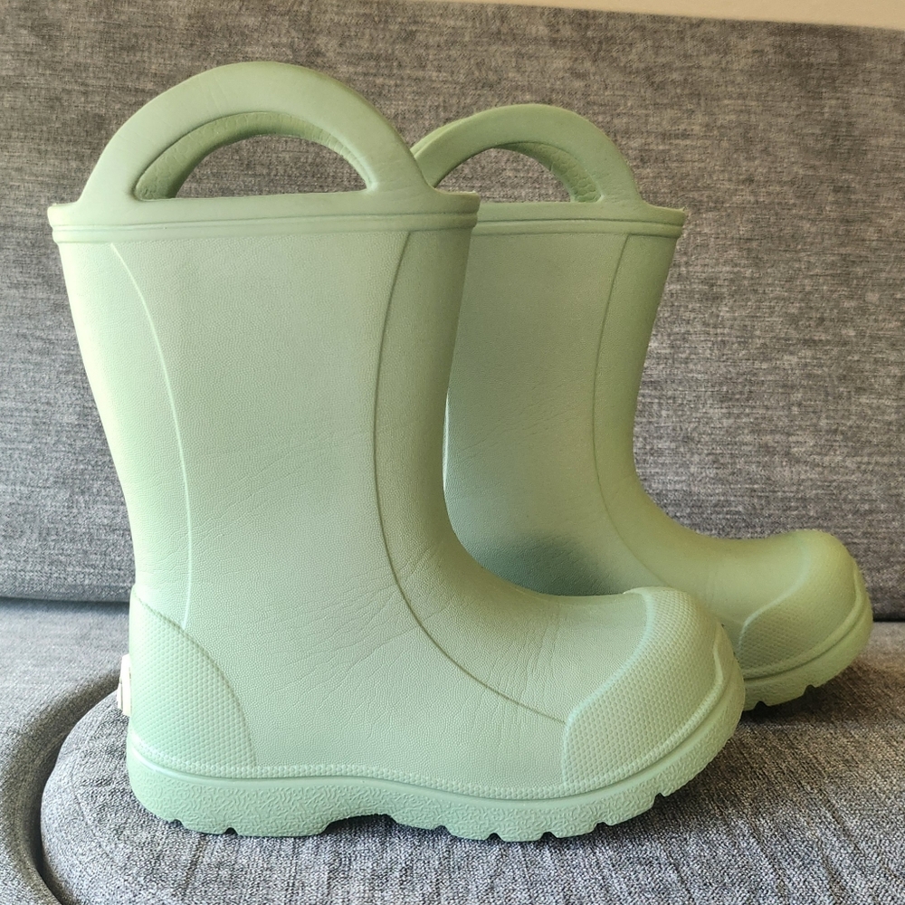 Bearpaw toddler boots size 6